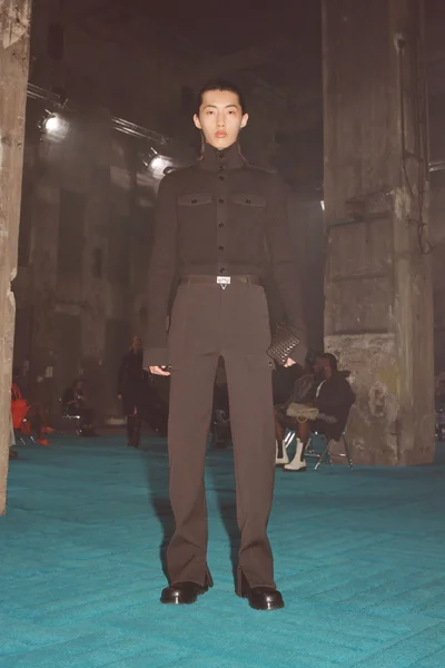 Look 4